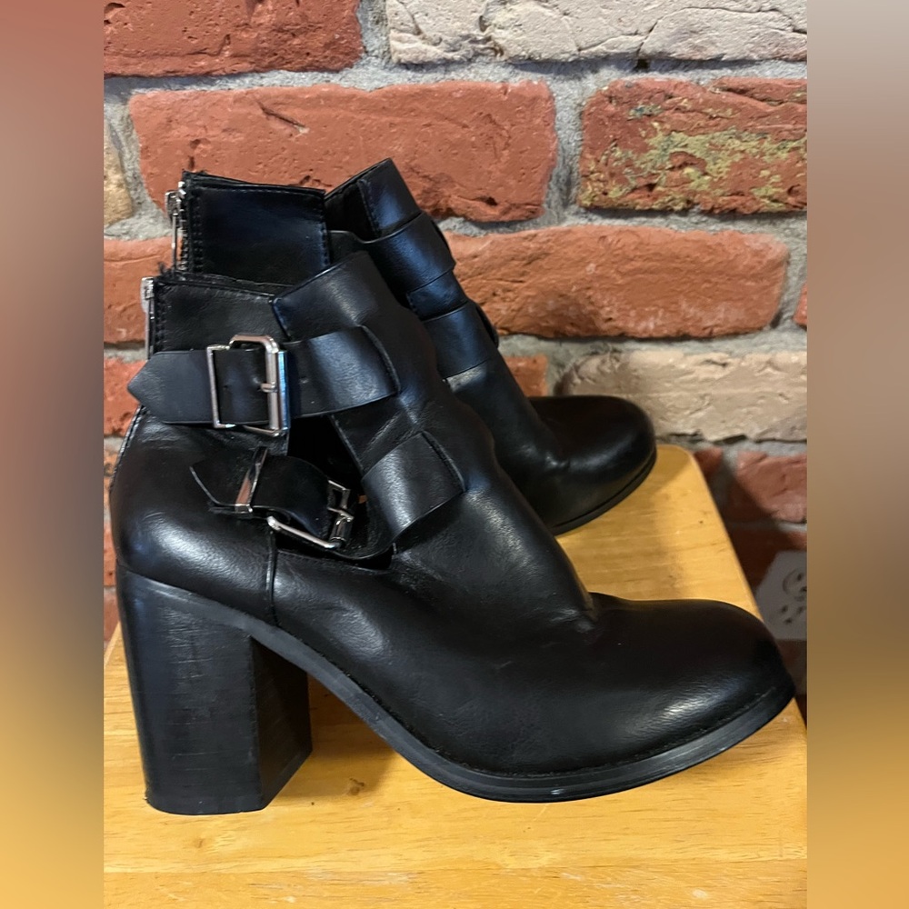 Steve Madden boots 7